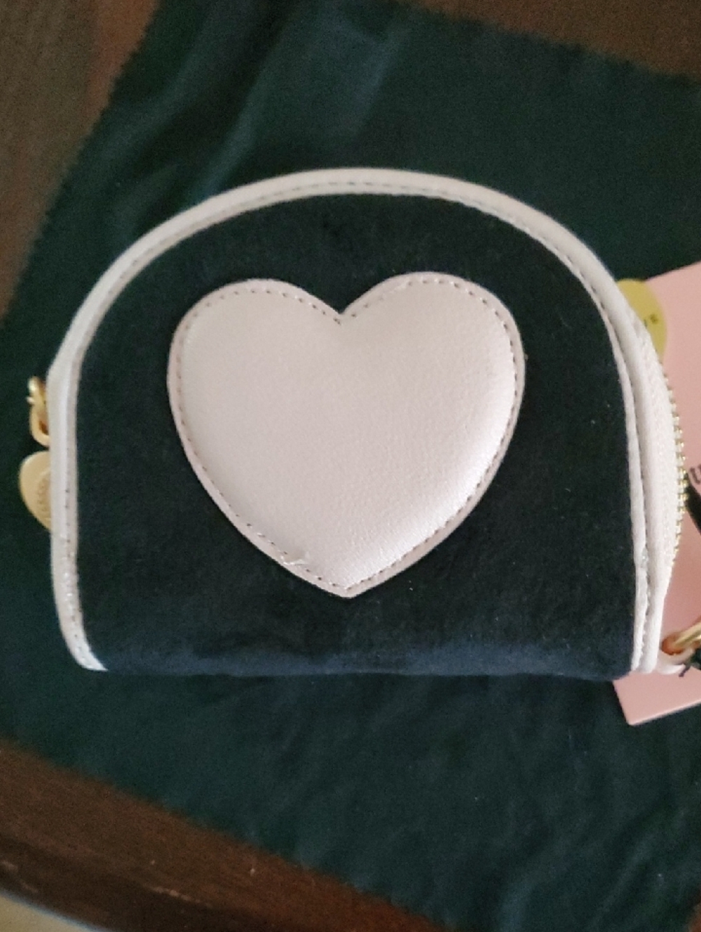Juicy Couture Black Quilted Coin Pouch/ Card Holder White Trim Gold Heart Charms - Picture 3 of 8